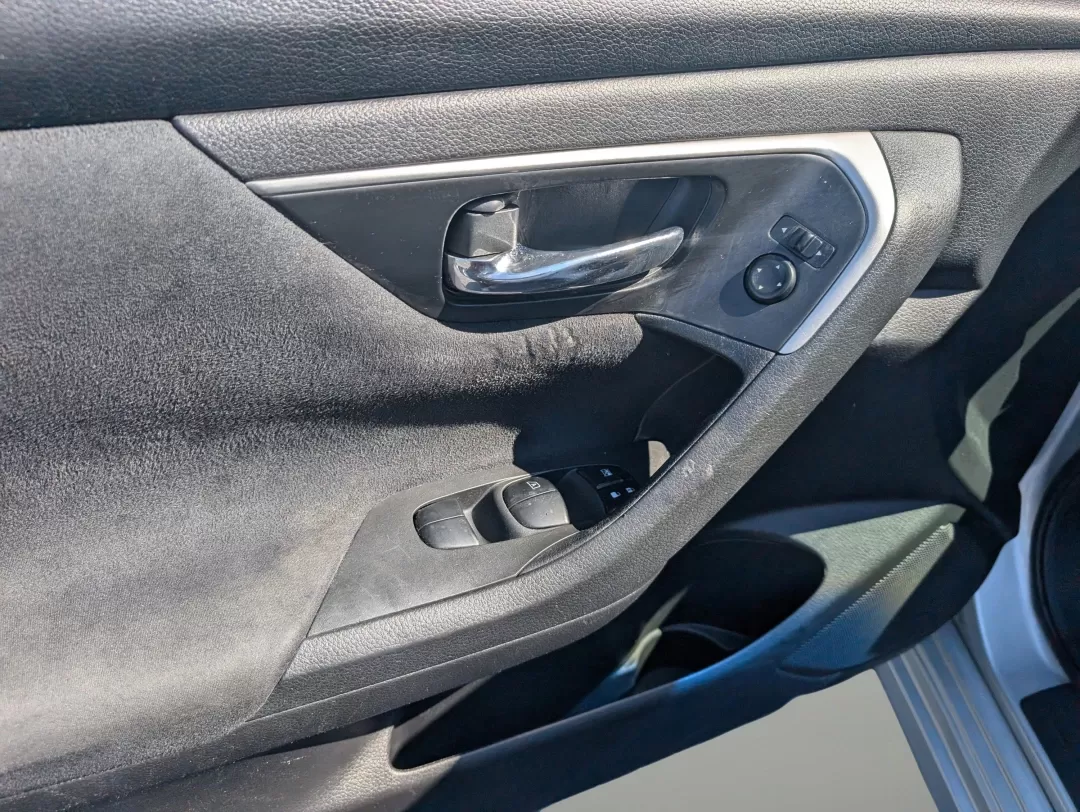 2015 /Charcoal Nissan Altima 2.5 S (1N4AL3AP2FC) with an Other engine, located at 3959 U.S. 80 W, Phenix City, AL, 36870, (334) 297-4885, 32.469296, -85.135185 - **Elevate Your Daily Commute with the 2015 Nissan Altima at Gils Auto!**<br /> <br /> Are you tired of your long daily drives feeling like a chore? If you're looking for a vehicle that enhances your commuting experience while offering style, comfort, and reliability, then the 2015 Nissan Altima 2.5 - Photo#8