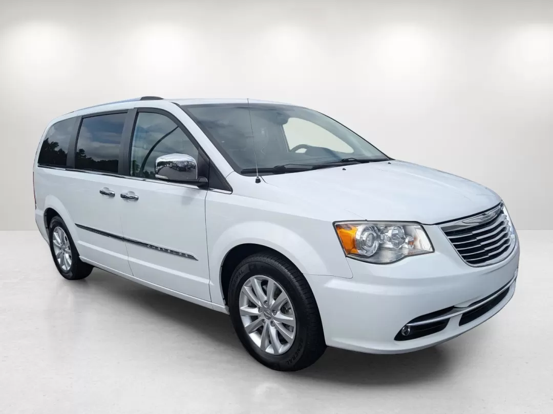 2016 /Black/Light Graystone Chrysler Town and Country Limited Platinum (2C4RC1GG9GR) with an Other engine, located at 1430 Gateway Drive, Opelika, AL, 36801, (334) 239-0944, 32.637871, -85.409790 - **Discover the Ultimate Family Adventure with the 2016 Chrysler Town and Country at Gils Auto!**<br /> <br /> Are you on the lookout for a versatile vehicle that effortlessly combines comfort, technology, and space for your family's adventures? Look no further than this stunning 2016 Chrysler Town - Photo#2