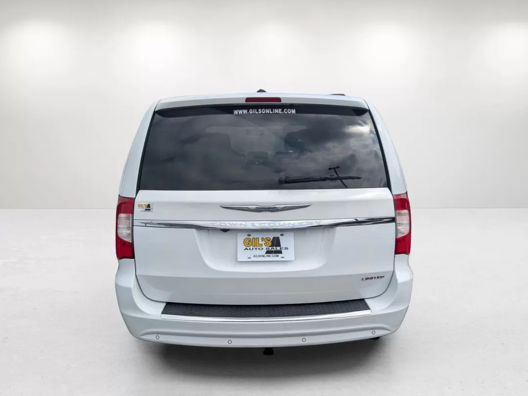 2016 /Black/Light Graystone Chrysler Town and Country Limited Platinum (2C4RC1GG9GR) with an Other engine, located at 1430 Gateway Drive, Opelika, AL, 36801, (334) 239-0944, 32.637871, -85.409790 - **Discover the Ultimate Family Adventure with the 2016 Chrysler Town and Country at Gils Auto!**<br /> <br /> Are you on the lookout for a versatile vehicle that effortlessly combines comfort, technology, and space for your family's adventures? Look no further than this stunning 2016 Chrysler Town - Photo#5