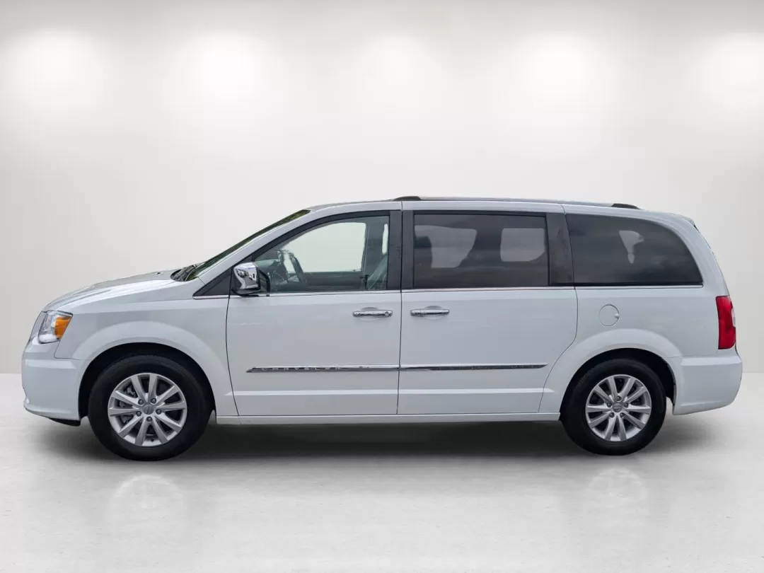 2016 /Black/Light Graystone Chrysler Town and Country Limited Platinum (2C4RC1GG9GR) with an Other engine, located at 1430 Gateway Drive, Opelika, AL, 36801, (334) 239-0944, 32.637871, -85.409790 - **Discover the Ultimate Family Adventure with the 2016 Chrysler Town and Country at Gils Auto!**<br /> <br /> Are you on the lookout for a versatile vehicle that effortlessly combines comfort, technology, and space for your family's adventures? Look no further than this stunning 2016 Chrysler Town - Photo#7