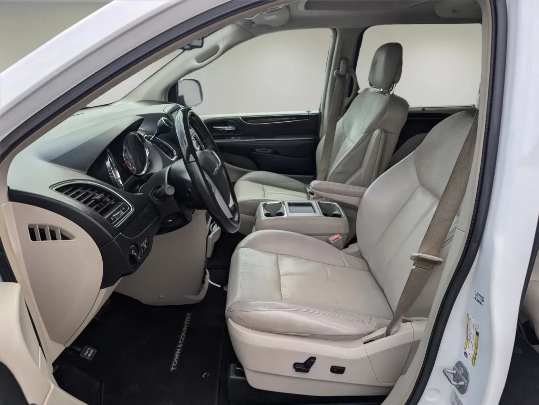 2016 /Black/Light Graystone Chrysler Town and Country Limited Platinum (2C4RC1GG9GR) with an Other engine, located at 1430 Gateway Drive, Opelika, AL, 36801, (334) 239-0944, 32.637871, -85.409790 - **Discover the Ultimate Family Adventure with the 2016 Chrysler Town and Country at Gils Auto!**<br /> <br /> Are you on the lookout for a versatile vehicle that effortlessly combines comfort, technology, and space for your family's adventures? Look no further than this stunning 2016 Chrysler Town - Photo#9