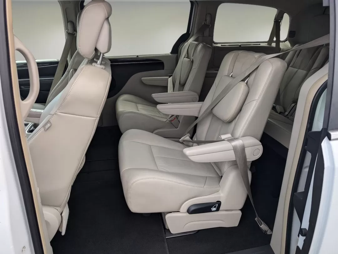 2016 /Black/Light Graystone Chrysler Town and Country Limited Platinum (2C4RC1GG9GR) with an Other engine, located at 1430 Gateway Drive, Opelika, AL, 36801, (334) 239-0944, 32.637871, -85.409790 - **Discover the Ultimate Family Adventure with the 2016 Chrysler Town and Country at Gils Auto!**<br /> <br /> Are you on the lookout for a versatile vehicle that effortlessly combines comfort, technology, and space for your family's adventures? Look no further than this stunning 2016 Chrysler Town - Photo#10