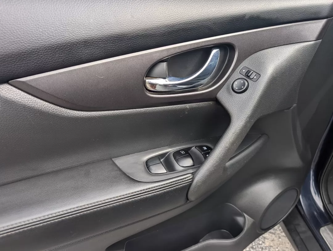 2016 /Charcoal Nissan Rogue SV (5N1AT2MT7GC) with an Other engine, located at 3959 U.S. 80 W, Phenix City, AL, 36870, (334) 297-4885, 32.469296, -85.135185 - Discover the perfect blend of style, comfort, and functionality with this stunning 2016 Nissan Rogue SV, available now at Gils Auto in Phenix City, AL. Whether you're navigating busy city streets or embarking on a weekend adventure, this spacious SUV is designed to fit your lifestyle seamlessly. Wit - Photo#8