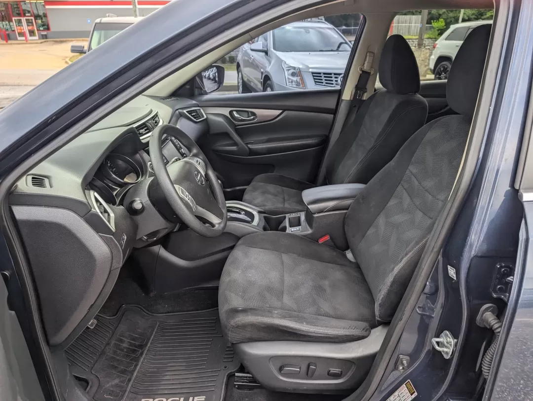 2016 /Charcoal Nissan Rogue SV (5N1AT2MT7GC) with an Other engine, located at 3959 U.S. 80 W, Phenix City, AL, 36870, (334) 297-4885, 32.469296, -85.135185 - Discover the perfect blend of style, comfort, and functionality with this stunning 2016 Nissan Rogue SV, available now at Gils Auto in Phenix City, AL. Whether you're navigating busy city streets or embarking on a weekend adventure, this spacious SUV is designed to fit your lifestyle seamlessly. Wit - Photo#9