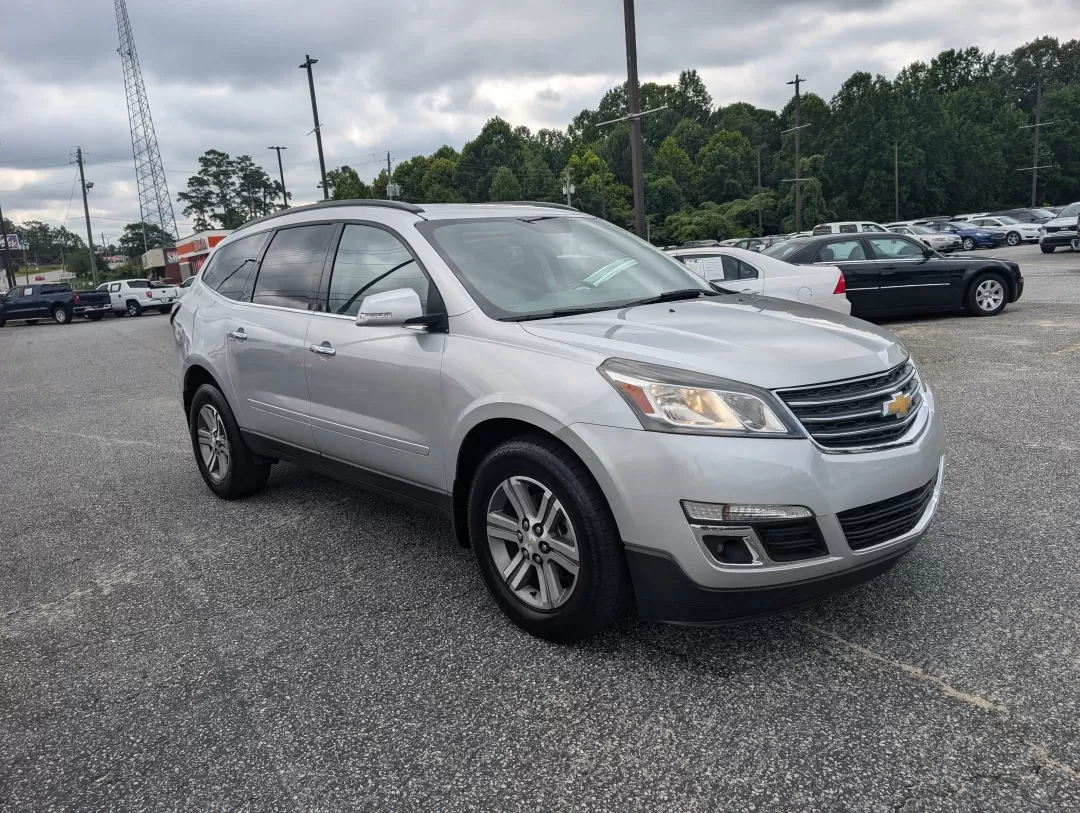 2017 /Dark Titanium/Light Titanium Chevrolet Traverse LT (1GNKRHKD0HJ) with an Other engine, located at 3959 U.S. 80 W, Phenix City, AL, 36870, (334) 297-4885, 32.469296, -85.135185 - **Discover Your Next Adventure with the 2017 Chevrolet Traverse LT at Gils Auto!**<br /> <br /> Are you in search of a reliable SUV that can cater to your family's needs, embark on weekend getaways, or simply provide a comfortable ride for your daily commute? Look no further! The 2017 Chevrolet Trav - Photo#2