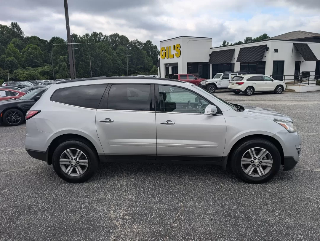 2017 /Dark Titanium/Light Titanium Chevrolet Traverse LT (1GNKRHKD0HJ) with an Other engine, located at 3959 U.S. 80 W, Phenix City, AL, 36870, (334) 297-4885, 32.469296, -85.135185 - **Discover Your Next Adventure with the 2017 Chevrolet Traverse LT at Gils Auto!**<br /> <br /> Are you in search of a reliable SUV that can cater to your family's needs, embark on weekend getaways, or simply provide a comfortable ride for your daily commute? Look no further! The 2017 Chevrolet Trav - Photo#3