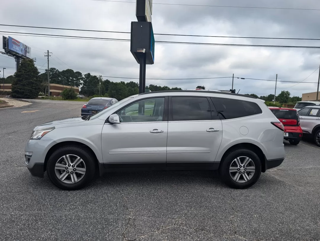 2017 /Dark Titanium/Light Titanium Chevrolet Traverse LT (1GNKRHKD0HJ) with an Other engine, located at 3959 U.S. 80 W, Phenix City, AL, 36870, (334) 297-4885, 32.469296, -85.135185 - **Discover Your Next Adventure with the 2017 Chevrolet Traverse LT at Gils Auto!**<br /> <br /> Are you in search of a reliable SUV that can cater to your family's needs, embark on weekend getaways, or simply provide a comfortable ride for your daily commute? Look no further! The 2017 Chevrolet Trav - Photo#7
