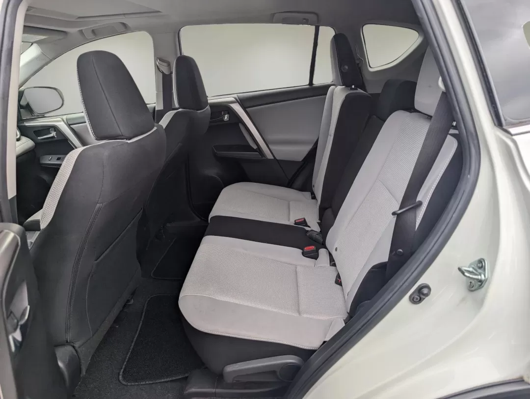 2018 Toyota RAV4 XLE (JTMWFREV7JJ) with an Other engine, located at 7000 Northlake Connector, Columbus, GA, 31904, (706) 987-8085, 32.524975, -84.978134 - **Discover Your Next Adventure with the 2018 Toyota RAV4 at Gils Auto - Phenix City!** <br /> <br /> Are you ready to elevate your lifestyle? Whether you're a busy professional navigating your daily commute, a growing family seeking space and comfort, or an adventurous soul ready for weekend getawa - Photo#10