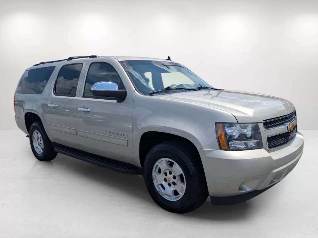 2013 /Ebony Chevrolet Suburban LS (1GNSCHE00DR) with an Other engine, located at 3959 U.S. 80 W, Phenix City, AL, 36870, (334) 297-4885, 32.469296, -85.135185 - ### Experience Adventure with the 2013 Chevrolet Suburban at Gils Auto Phenix City<br /> <br /> Are you ready to elevate your family adventures or daily commutes? The 2013 Chevrolet Suburban is your ticket to a life filled with excitement, comfort, and unparalleled capability. Whether you're transp - Photo#2