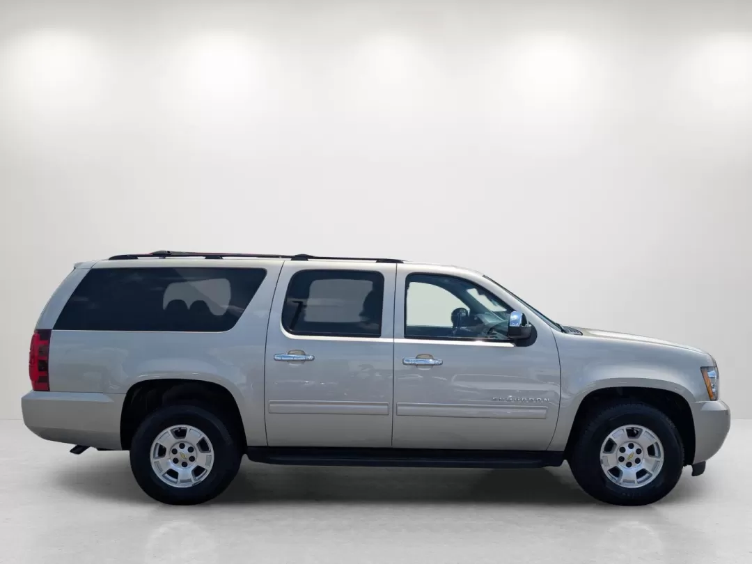 2013 /Ebony Chevrolet Suburban LS (1GNSCHE00DR) with an Other engine, located at 3959 U.S. 80 W, Phenix City, AL, 36870, (334) 297-4885, 32.469296, -85.135185 - ### Experience Adventure with the 2013 Chevrolet Suburban at Gils Auto Phenix City<br /> <br /> Are you ready to elevate your family adventures or daily commutes? The 2013 Chevrolet Suburban is your ticket to a life filled with excitement, comfort, and unparalleled capability. Whether you're transp - Photo#3
