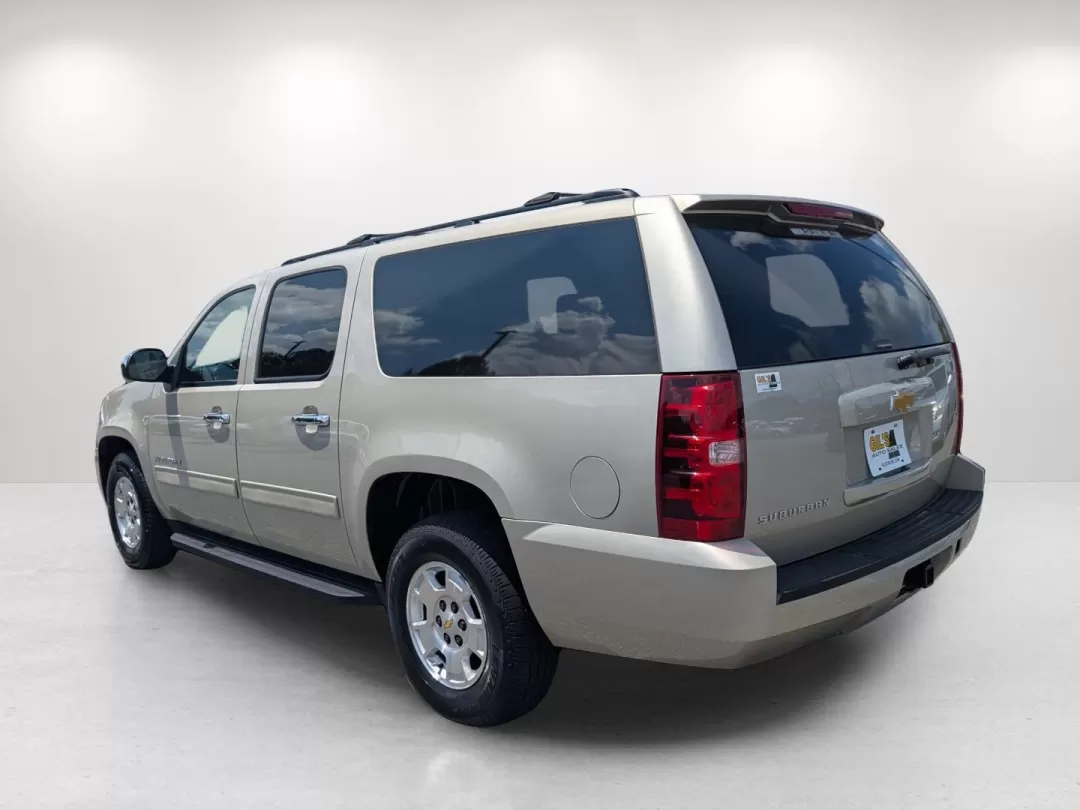 2013 /Ebony Chevrolet Suburban LS (1GNSCHE00DR) with an Other engine, located at 3959 U.S. 80 W, Phenix City, AL, 36870, (334) 297-4885, 32.469296, -85.135185 - ### Experience Adventure with the 2013 Chevrolet Suburban at Gils Auto Phenix City<br /> <br /> Are you ready to elevate your family adventures or daily commutes? The 2013 Chevrolet Suburban is your ticket to a life filled with excitement, comfort, and unparalleled capability. Whether you're transp - Photo#6