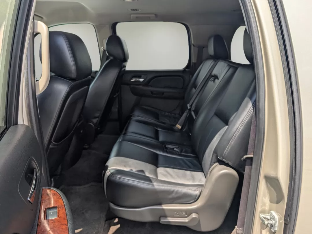 2013 /Ebony Chevrolet Suburban LS (1GNSCHE00DR) with an Other engine, located at 3959 U.S. 80 W, Phenix City, AL, 36870, (334) 297-4885, 32.469296, -85.135185 - ### Experience Adventure with the 2013 Chevrolet Suburban at Gils Auto Phenix City<br /> <br /> Are you ready to elevate your family adventures or daily commutes? The 2013 Chevrolet Suburban is your ticket to a life filled with excitement, comfort, and unparalleled capability. Whether you're transp - Photo#10