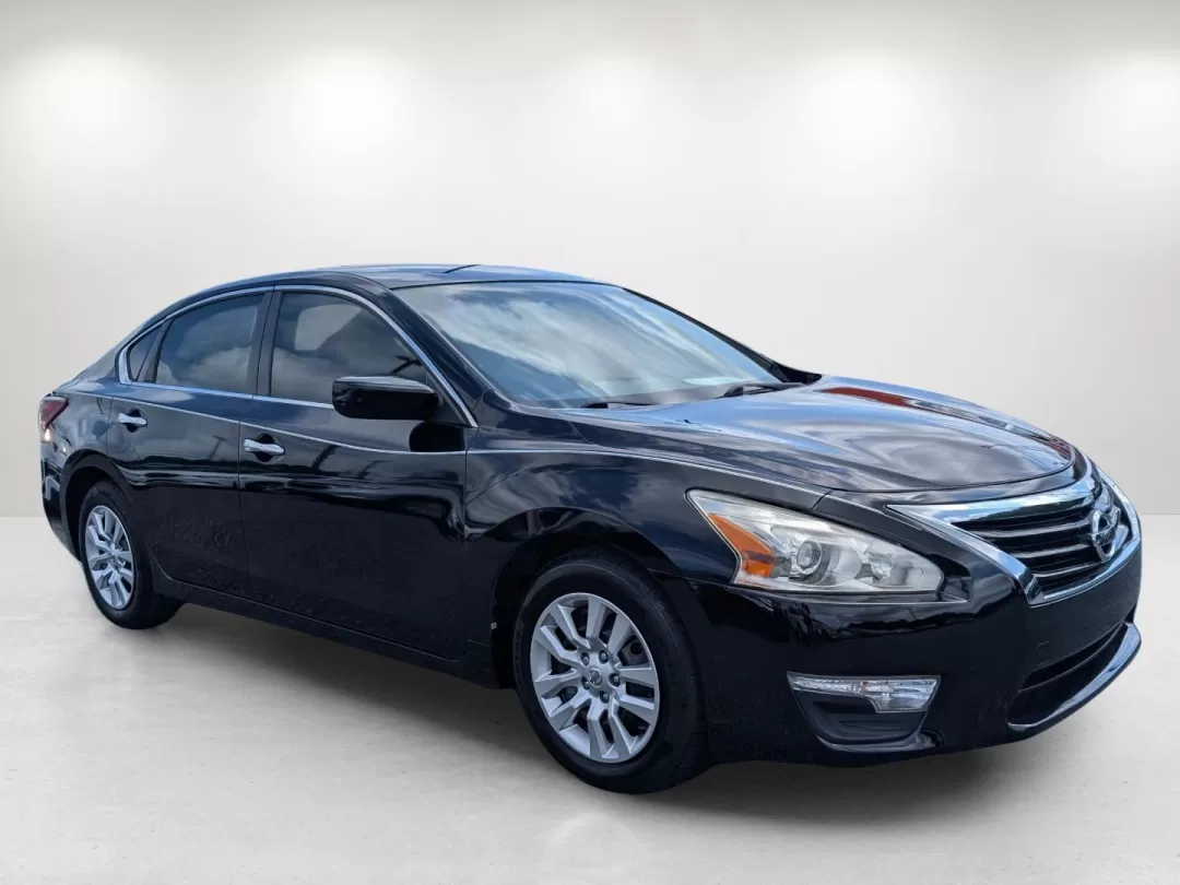 2013 Nissan Altima 2.5 S (1N4AL3AP3DN) with an Other engine, located at 3959 U.S. 80 W, Phenix City, AL, 36870, (334) 297-4885, 32.469296, -85.135185 - **Experience Freedom and Comfort with the 2013 Nissan Altima 2.5 S at Gils Auto Your Trusted Buy Here Pay Here Dealer in Phenix City, AL!**<br /> <br /> Are you ready to elevate your daily drives or weekend adventures? Whether you're commuting to work, running errands around Phenix City, or plannin - Photo#2