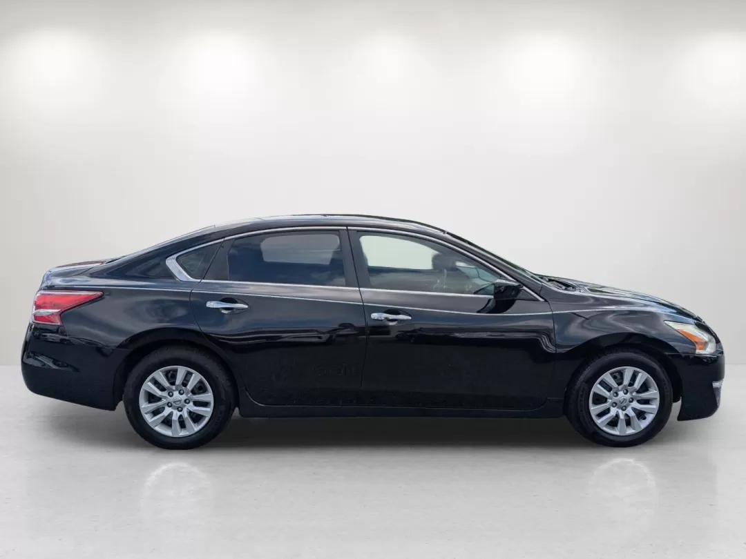 2013 Nissan Altima 2.5 S (1N4AL3AP3DN) with an Other engine, located at 3959 U.S. 80 W, Phenix City, AL, 36870, (334) 297-4885, 32.469296, -85.135185 - **Experience Freedom and Comfort with the 2013 Nissan Altima 2.5 S at Gils Auto Your Trusted Buy Here Pay Here Dealer in Phenix City, AL!**<br /> <br /> Are you ready to elevate your daily drives or weekend adventures? Whether you're commuting to work, running errands around Phenix City, or plannin - Photo#3