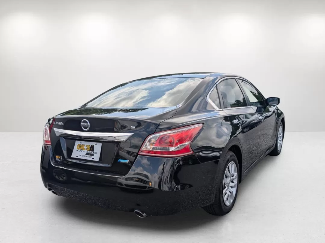 2013 Nissan Altima 2.5 S (1N4AL3AP3DN) with an Other engine, located at 3959 U.S. 80 W, Phenix City, AL, 36870, (334) 297-4885, 32.469296, -85.135185 - **Experience Freedom and Comfort with the 2013 Nissan Altima 2.5 S at Gils Auto Your Trusted Buy Here Pay Here Dealer in Phenix City, AL!**<br /> <br /> Are you ready to elevate your daily drives or weekend adventures? Whether you're commuting to work, running errands around Phenix City, or plannin - Photo#4