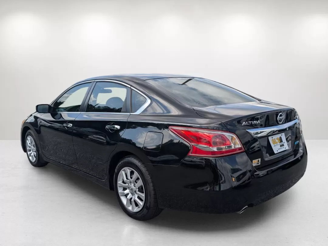 2013 Nissan Altima 2.5 S (1N4AL3AP3DN) with an Other engine, located at 3959 U.S. 80 W, Phenix City, AL, 36870, (334) 297-4885, 32.469296, -85.135185 - **Experience Freedom and Comfort with the 2013 Nissan Altima 2.5 S at Gils Auto Your Trusted Buy Here Pay Here Dealer in Phenix City, AL!**<br /> <br /> Are you ready to elevate your daily drives or weekend adventures? Whether you're commuting to work, running errands around Phenix City, or plannin - Photo#6