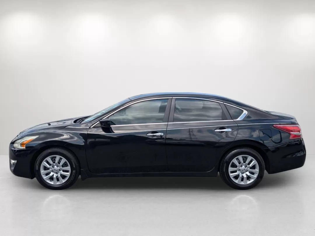 2013 Nissan Altima 2.5 S (1N4AL3AP3DN) with an Other engine, located at 3959 U.S. 80 W, Phenix City, AL, 36870, (334) 297-4885, 32.469296, -85.135185 - **Experience Freedom and Comfort with the 2013 Nissan Altima 2.5 S at Gils Auto Your Trusted Buy Here Pay Here Dealer in Phenix City, AL!**<br /> <br /> Are you ready to elevate your daily drives or weekend adventures? Whether you're commuting to work, running errands around Phenix City, or plannin - Photo#7