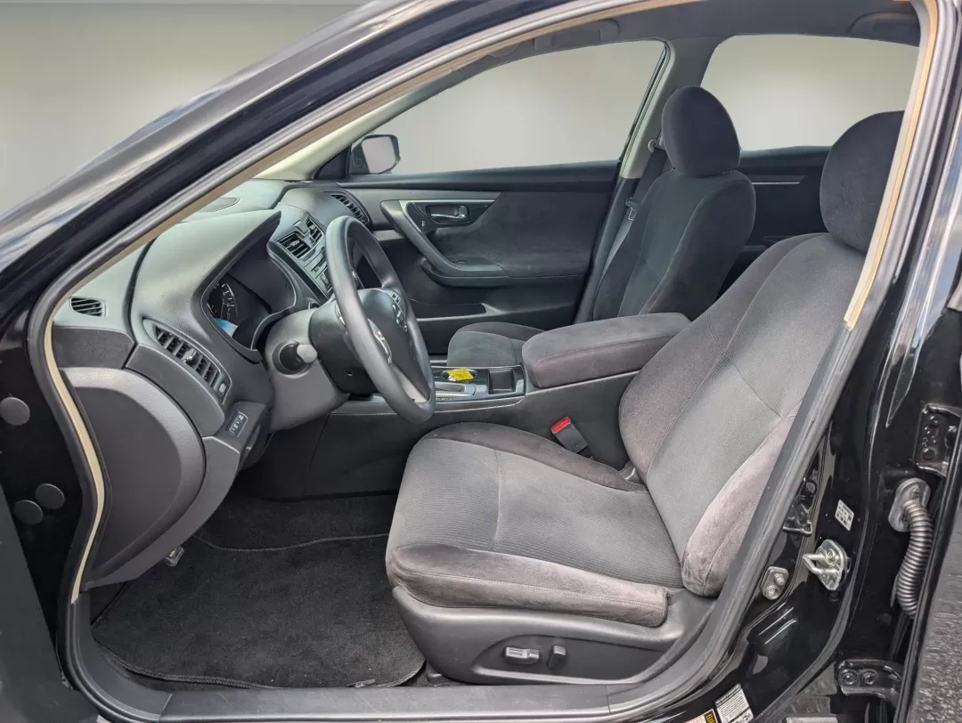 2013 Nissan Altima 2.5 S (1N4AL3AP3DN) with an Other engine, located at 3959 U.S. 80 W, Phenix City, AL, 36870, (334) 297-4885, 32.469296, -85.135185 - **Experience Freedom and Comfort with the 2013 Nissan Altima 2.5 S at Gils Auto Your Trusted Buy Here Pay Here Dealer in Phenix City, AL!**<br /> <br /> Are you ready to elevate your daily drives or weekend adventures? Whether you're commuting to work, running errands around Phenix City, or plannin - Photo#9