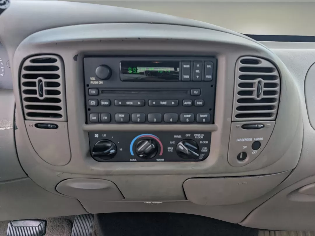 2000 Ford F-150 XLT (1FTZX1725YN) with an Other engine, located at 3959 U.S. 80 W, Phenix City, AL, 36870, (334) 297-4885, 32.469296, -85.135185 - Unlock the adventure of your dreams with this 2000 Ford F-150 XLT, an extended cab pickup that perfectly balances functionality with comfort. Whether you're a growing family in need of a reliable vehicle, a weekend warrior looking to tackle outdoor escapades, or a budget-conscious buyer searching fo - Photo#13