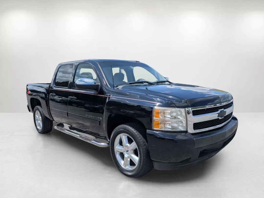 2007 /Dark Titanium Chevrolet Silverado 1500 LS (3GCEC13C07G) with an Other engine, located at 3959 U.S. 80 W, Phenix City, AL, 36870, (334) 297-4885, 32.469296, -85.135185 - **Drive Your Lifestyle with the 2007 Chevrolet Silverado 1500 Crew Cab!**<br /> <br /> If you're seeking the perfect blend of performance and practicality, look no further than this 2007 Chevrolet Silverado 1500 Crew Cab, available now at Gils Auto in Phenix City, AL. Designed for both hard work and - Photo#2