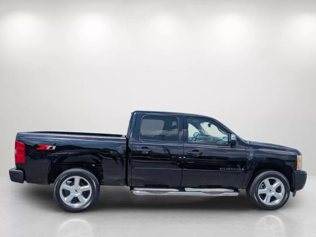 2007 /Dark Titanium Chevrolet Silverado 1500 LS (3GCEC13C07G) with an Other engine, located at 3959 U.S. 80 W, Phenix City, AL, 36870, (334) 297-4885, 32.469296, -85.135185 - **Drive Your Lifestyle with the 2007 Chevrolet Silverado 1500 Crew Cab!**<br /> <br /> If you're seeking the perfect blend of performance and practicality, look no further than this 2007 Chevrolet Silverado 1500 Crew Cab, available now at Gils Auto in Phenix City, AL. Designed for both hard work and - Photo#3