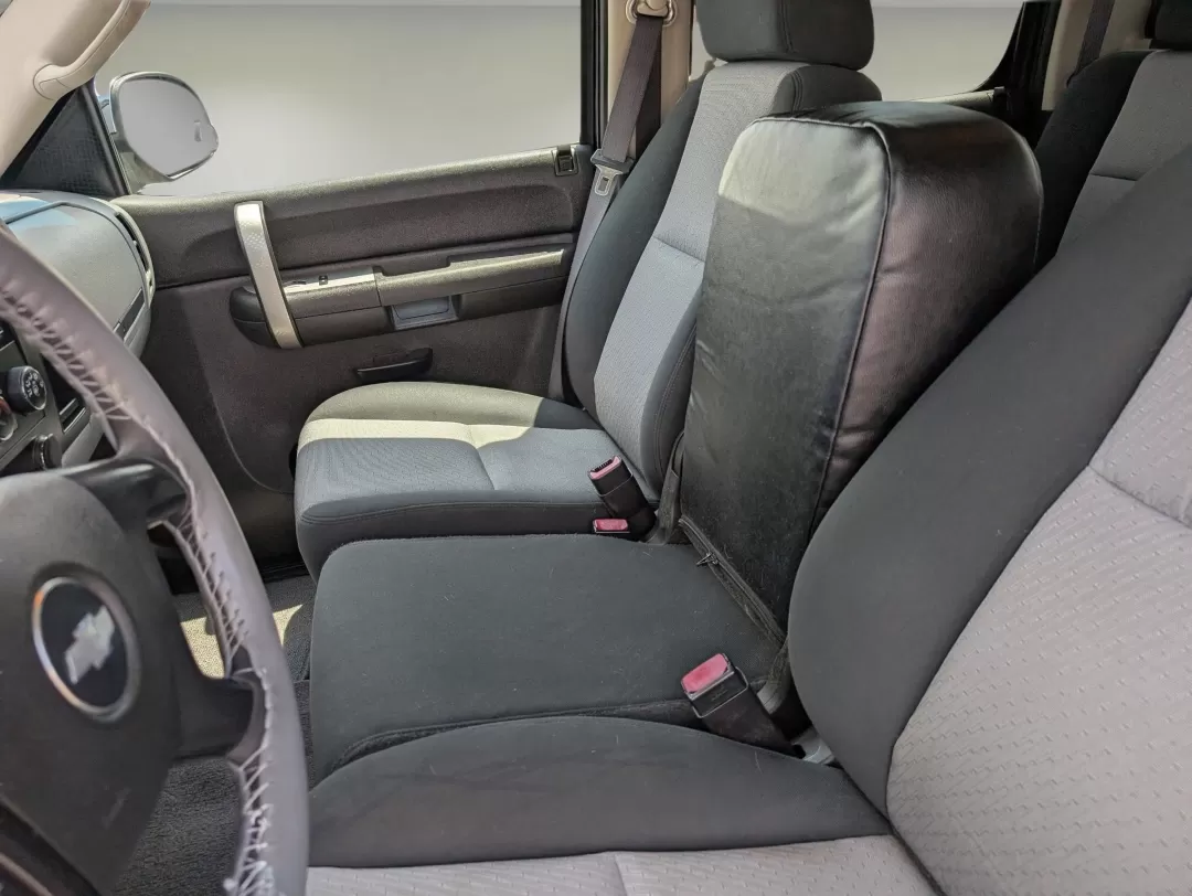 2007 /Dark Titanium Chevrolet Silverado 1500 LS (3GCEC13C07G) with an Other engine, located at 3959 U.S. 80 W, Phenix City, AL, 36870, (334) 297-4885, 32.469296, -85.135185 - **Drive Your Lifestyle with the 2007 Chevrolet Silverado 1500 Crew Cab!**<br /> <br /> If you're seeking the perfect blend of performance and practicality, look no further than this 2007 Chevrolet Silverado 1500 Crew Cab, available now at Gils Auto in Phenix City, AL. Designed for both hard work and - Photo#9
