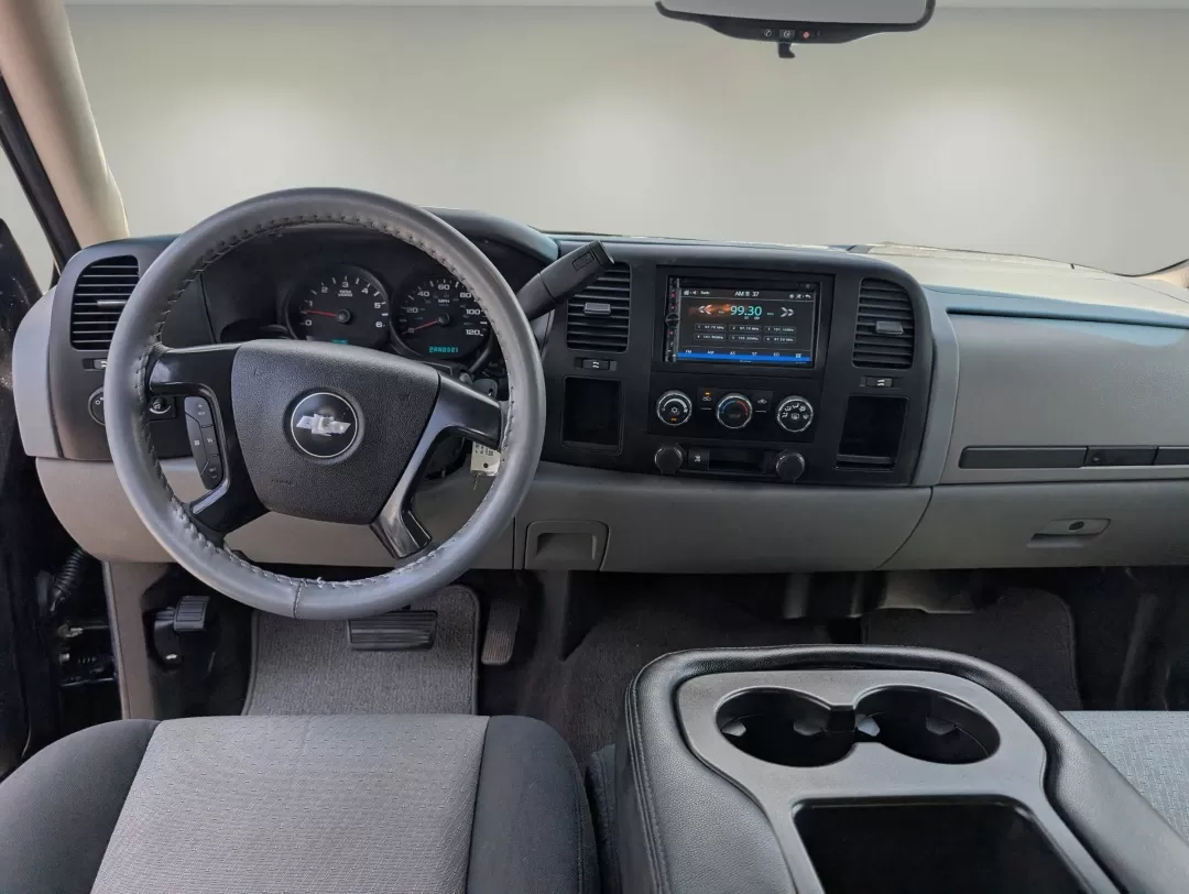2007 /Dark Titanium Chevrolet Silverado 1500 LS (3GCEC13C07G) with an Other engine, located at 3959 U.S. 80 W, Phenix City, AL, 36870, (334) 297-4885, 32.469296, -85.135185 - **Drive Your Lifestyle with the 2007 Chevrolet Silverado 1500 Crew Cab!**<br /> <br /> If you're seeking the perfect blend of performance and practicality, look no further than this 2007 Chevrolet Silverado 1500 Crew Cab, available now at Gils Auto in Phenix City, AL. Designed for both hard work and - Photo#13