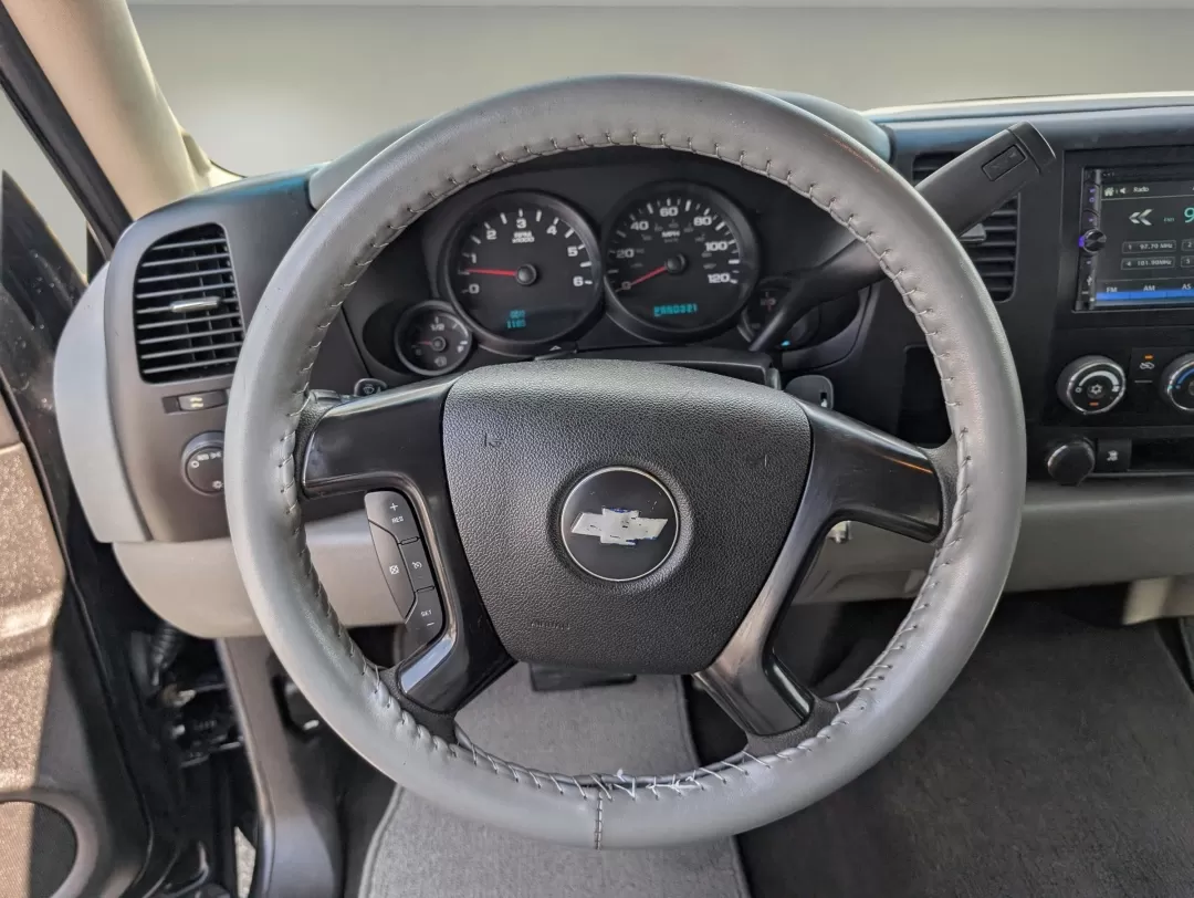 2007 /Dark Titanium Chevrolet Silverado 1500 LS (3GCEC13C07G) with an Other engine, located at 3959 U.S. 80 W, Phenix City, AL, 36870, (334) 297-4885, 32.469296, -85.135185 - **Drive Your Lifestyle with the 2007 Chevrolet Silverado 1500 Crew Cab!**<br /> <br /> If you're seeking the perfect blend of performance and practicality, look no further than this 2007 Chevrolet Silverado 1500 Crew Cab, available now at Gils Auto in Phenix City, AL. Designed for both hard work and - Photo#15