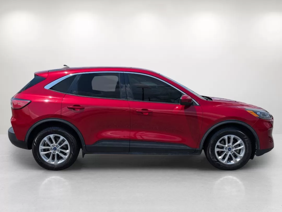 2020 Ford Escape SE (1FMCU0G64LU) with an Other engine, located at 3959 U.S. 80 W, Phenix City, AL, 36870, (334) 297-4885, 32.469296, -85.135185 - **Adventure Awaits with the 2020 Ford Escape SE - Perfect for Everyday Life!**<br /> <br /> Are you ready to elevate your driving experience? The 2020 Ford Escape SE is your ticket to freedom, whether you're commuting to work, shuttling the kids to school, or embarking on weekend adventures. With it - Photo#3