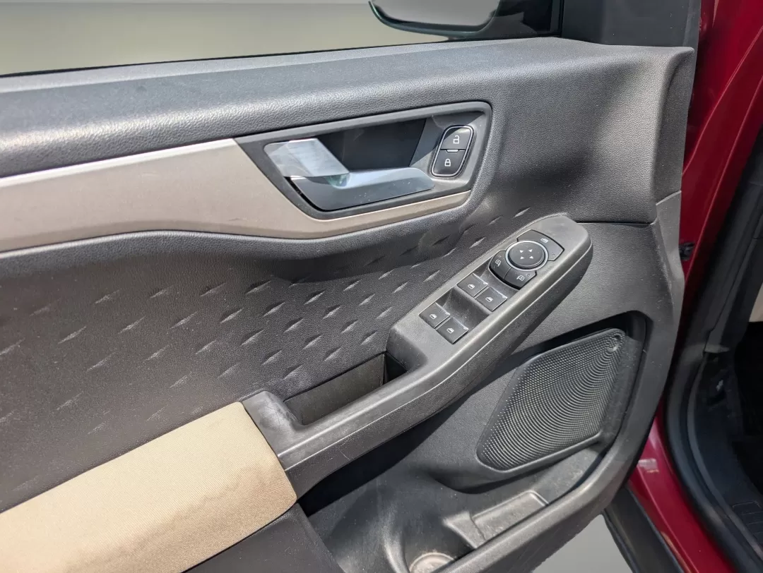 2020 Ford Escape SE (1FMCU0G64LU) with an Other engine, located at 3959 U.S. 80 W, Phenix City, AL, 36870, (334) 297-4885, 32.469296, -85.135185 - **Adventure Awaits with the 2020 Ford Escape SE - Perfect for Everyday Life!**<br /> <br /> Are you ready to elevate your driving experience? The 2020 Ford Escape SE is your ticket to freedom, whether you're commuting to work, shuttling the kids to school, or embarking on weekend adventures. With it - Photo#8