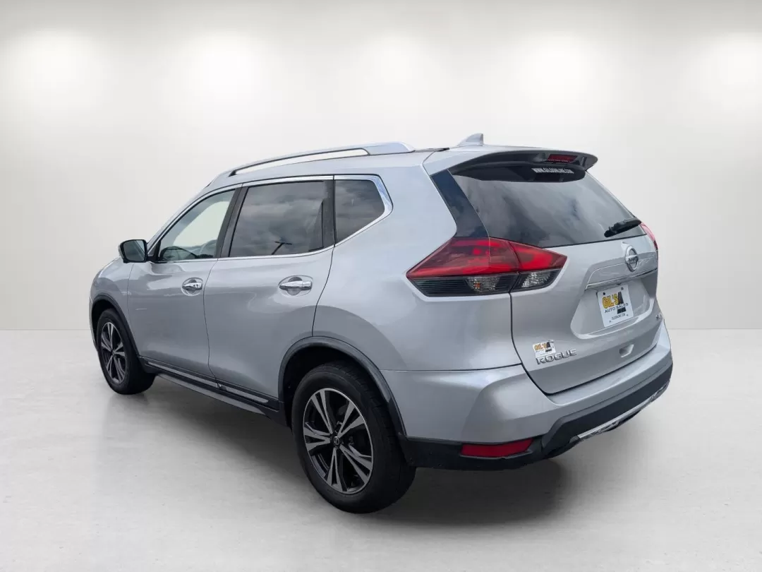 2018 /Charcoal Nissan Rogue SL (JN8AT2MV4JW) with an Other engine, located at 3959 U.S. 80 W, Phenix City, AL, 36870, (334) 297-4885, 32.469296, -85.135185 - ### Discover Your Next Adventure with the 2018 Nissan Rogue SL at Gils Auto in Phenix City, AL!<br /> <br /> Are you searching for a reliable SUV that effortlessly accommodates your busy lifestyle? Look no further than this stunning 2018 Nissan Rogue SL, available exclusively at Gils Auto. Located a - Photo#6