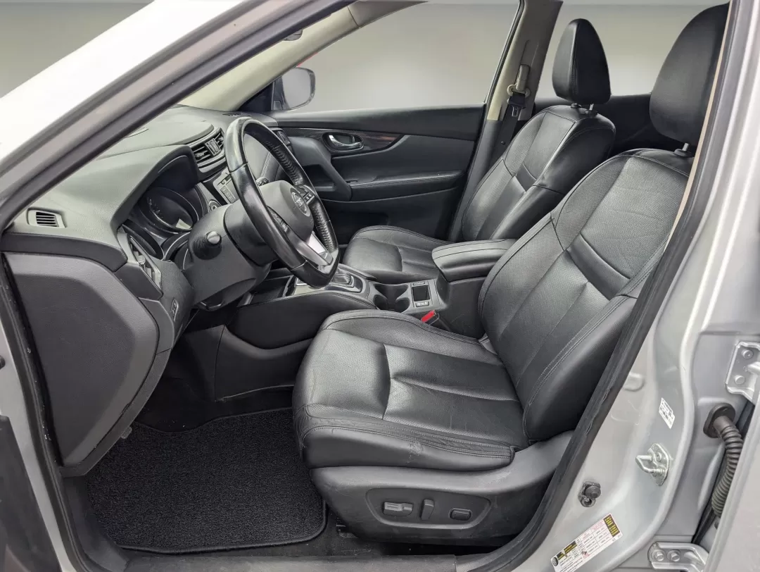 2018 /Charcoal Nissan Rogue SL (JN8AT2MV4JW) with an Other engine, located at 3959 U.S. 80 W, Phenix City, AL, 36870, (334) 297-4885, 32.469296, -85.135185 - ### Discover Your Next Adventure with the 2018 Nissan Rogue SL at Gils Auto in Phenix City, AL!<br /> <br /> Are you searching for a reliable SUV that effortlessly accommodates your busy lifestyle? Look no further than this stunning 2018 Nissan Rogue SL, available exclusively at Gils Auto. Located a - Photo#9