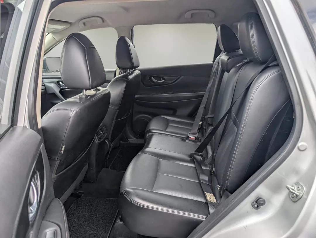 2018 /Charcoal Nissan Rogue SL (JN8AT2MV4JW) with an Other engine, located at 3959 U.S. 80 W, Phenix City, AL, 36870, (334) 297-4885, 32.469296, -85.135185 - ### Discover Your Next Adventure with the 2018 Nissan Rogue SL at Gils Auto in Phenix City, AL!<br /> <br /> Are you searching for a reliable SUV that effortlessly accommodates your busy lifestyle? Look no further than this stunning 2018 Nissan Rogue SL, available exclusively at Gils Auto. Located a - Photo#10