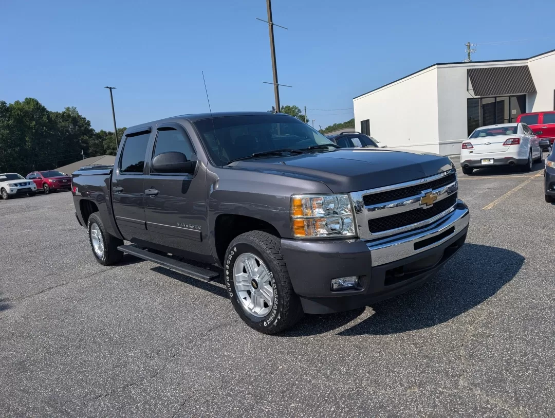 2011 /Ebony Chevrolet Silverado 1500 LT (3GCPKSE38BG) with an Other engine, located at 3959 U.S. 80 W, Phenix City, AL, 36870, (334) 297-4885, 32.469296, -85.135185 - **Elevate Your Adventures with the 2011 Chevrolet Silverado 1500 LT A Perfect Blend of Power and Comfort!**<br /> <br /> If you're seeking a robust yet refined vehicle that effortlessly combines daily utility with weekend escapades, look no further than this stunning 2011 Chevrolet Silverado 1500 L - Photo#2