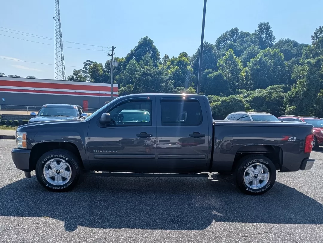 2011 /Ebony Chevrolet Silverado 1500 LT (3GCPKSE38BG) with an Other engine, located at 3959 U.S. 80 W, Phenix City, AL, 36870, (334) 297-4885, 32.469296, -85.135185 - **Elevate Your Adventures with the 2011 Chevrolet Silverado 1500 LT A Perfect Blend of Power and Comfort!**<br /> <br /> If you're seeking a robust yet refined vehicle that effortlessly combines daily utility with weekend escapades, look no further than this stunning 2011 Chevrolet Silverado 1500 L - Photo#7