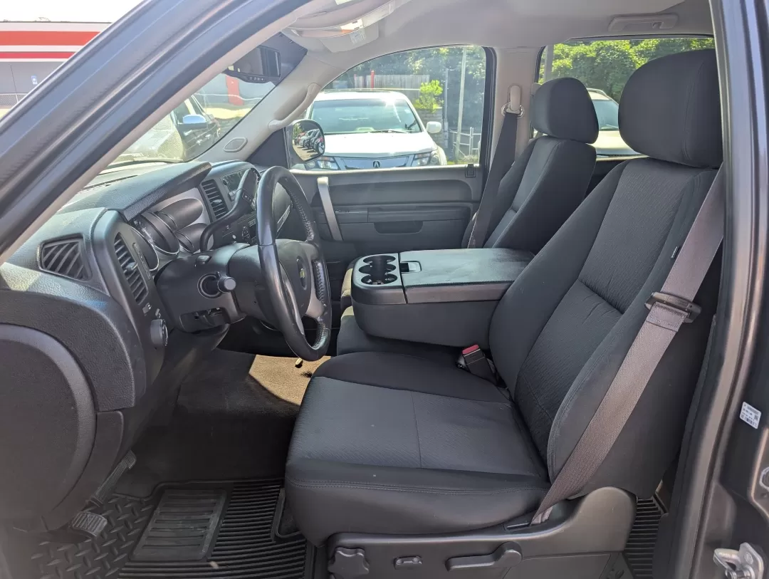 2011 /Ebony Chevrolet Silverado 1500 LT (3GCPKSE38BG) with an Other engine, located at 3959 U.S. 80 W, Phenix City, AL, 36870, (334) 297-4885, 32.469296, -85.135185 - **Elevate Your Adventures with the 2011 Chevrolet Silverado 1500 LT A Perfect Blend of Power and Comfort!**<br /> <br /> If you're seeking a robust yet refined vehicle that effortlessly combines daily utility with weekend escapades, look no further than this stunning 2011 Chevrolet Silverado 1500 L - Photo#9