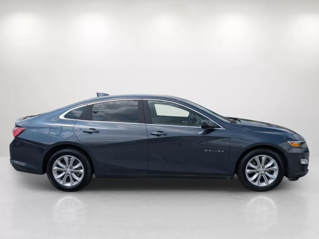 2019 /Jet Black Chevrolet Malibu LT (1G1ZD5ST1KF) with an Other engine, located at 3959 U.S. 80 W, Phenix City, AL, 36870, (334) 297-4885, 32.469296, -85.135185 - **Explore the Open Road with the 2019 Chevrolet Malibu LT: Your Ideal Family Sedan**<br /> <br /> Looking for the perfect blend of comfort, technology, and fuel efficiency for your daily commute or family outings? Look no further than the stunning 2019 Chevrolet Malibu LT, available now at Gils Auto - Photo#3