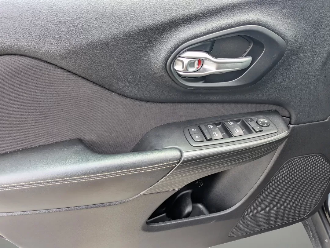 2015 /Black Jeep Cherokee Sport (1C4PJLAB8FW) with an Other engine, located at 5115 14th Ave., Columbus, GA, 31904, (706) 323-0345, 32.511494, -84.971046 - 2015 Jeep Cherokee Sport - Photo#8