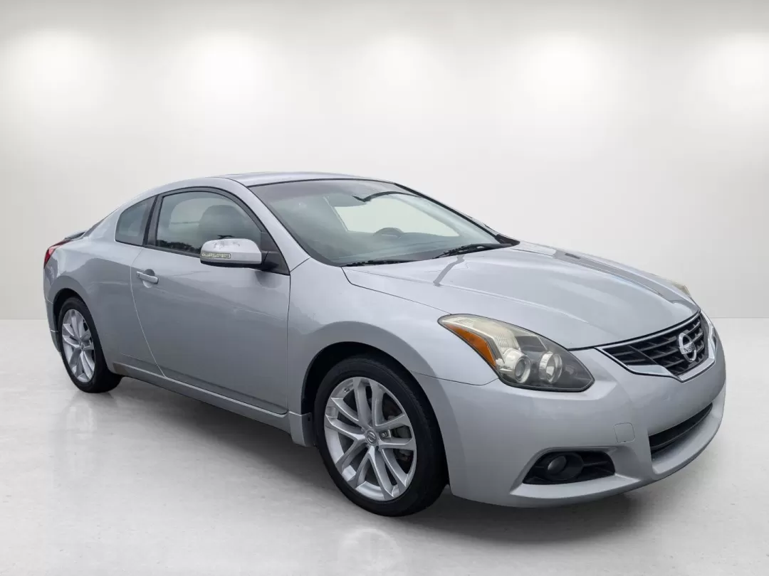 2012 /Red Nissan Altima 3.5 SR (1N4BL2EP0CC) with an Other engine, located at 3959 U.S. 80 W, Phenix City, AL, 36870, (334) 297-4885, 32.469296, -85.135185 - **Unleash Your Everyday Adventure with the 2012 Nissan Altima 3.5 SR at Gils Auto in Phenix City!**<br /> <br /> Are you on the lookout for a stylish yet practical vehicle that complements your dynamic lifestyle? Look no further than the 2012 Nissan Altima 3.5 SR, now available at Gils Auto, your go - Photo#3