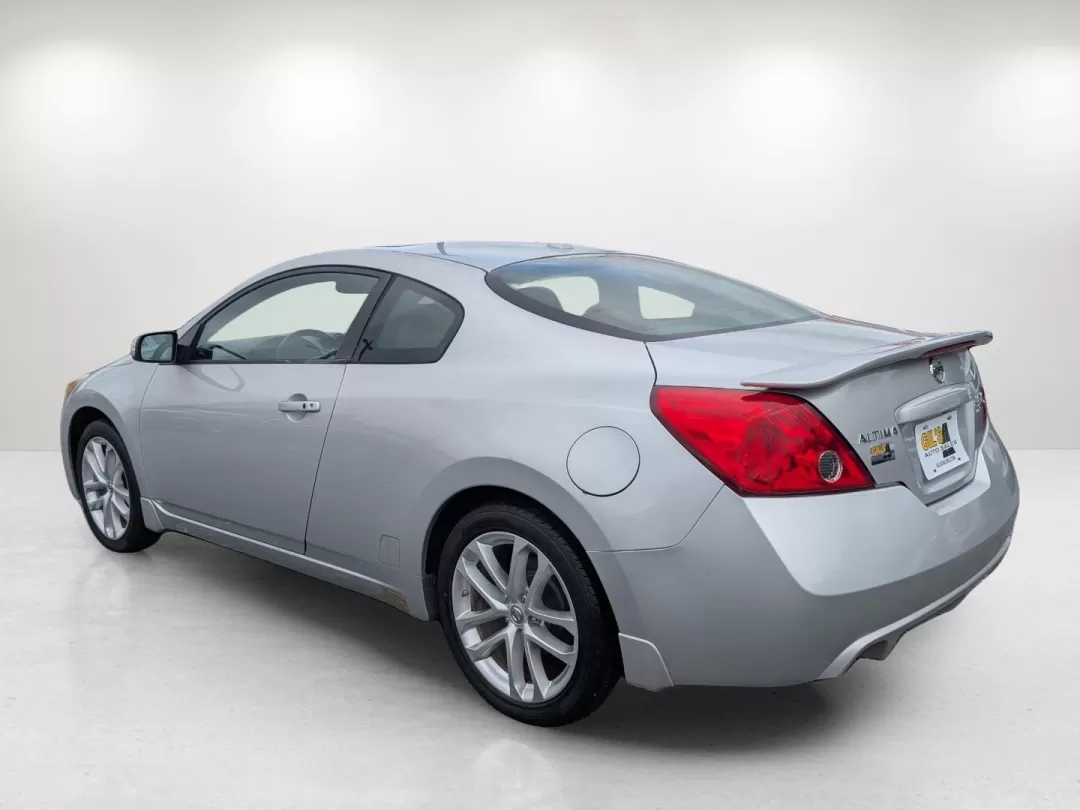 2012 /Red Nissan Altima 3.5 SR (1N4BL2EP0CC) with an Other engine, located at 3959 U.S. 80 W, Phenix City, AL, 36870, (334) 297-4885, 32.469296, -85.135185 - **Unleash Your Everyday Adventure with the 2012 Nissan Altima 3.5 SR at Gils Auto in Phenix City!**<br /> <br /> Are you on the lookout for a stylish yet practical vehicle that complements your dynamic lifestyle? Look no further than the 2012 Nissan Altima 3.5 SR, now available at Gils Auto, your go - Photo#7