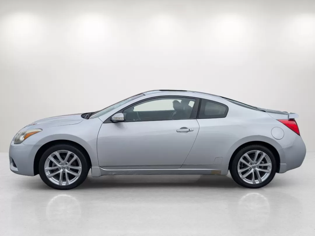 2012 /Red Nissan Altima 3.5 SR (1N4BL2EP0CC) with an Other engine, located at 3959 U.S. 80 W, Phenix City, AL, 36870, (334) 297-4885, 32.469296, -85.135185 - **Unleash Your Everyday Adventure with the 2012 Nissan Altima 3.5 SR at Gils Auto in Phenix City!**<br /> <br /> Are you on the lookout for a stylish yet practical vehicle that complements your dynamic lifestyle? Look no further than the 2012 Nissan Altima 3.5 SR, now available at Gils Auto, your go - Photo#8