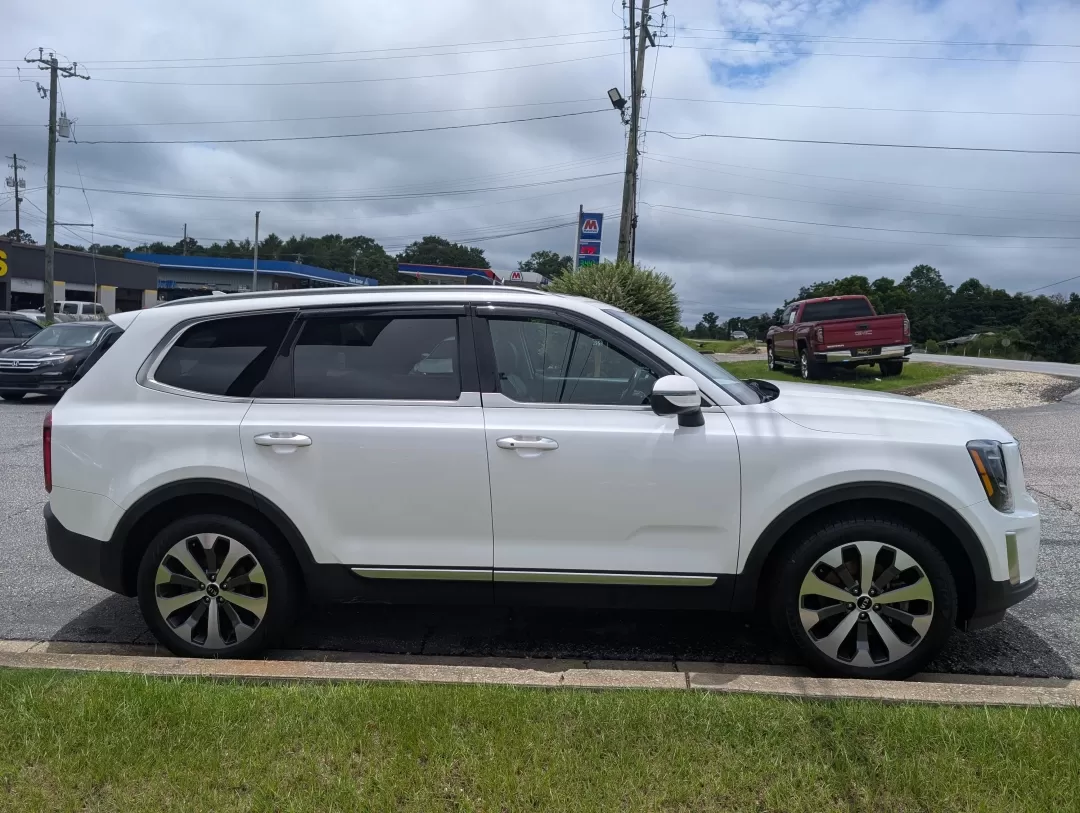 2020 /Black Kia Telluride S (5XYP64HC0LG) with an Other engine, located at 3959 U.S. 80 W, Phenix City, AL, 36870, (334) 297-4885, 32.469296, -85.135185 - ### Discover Your Next Adventure with the 2020 Kia Telluride at Gils Auto!<br /> <br /> If you're searching for the perfect vehicle to elevate your family's adventures or streamline your daily commute, look no further than the stunning **2020 Kia Telluride** available at **Gils Auto** in **Phenix Ci - Photo#3
