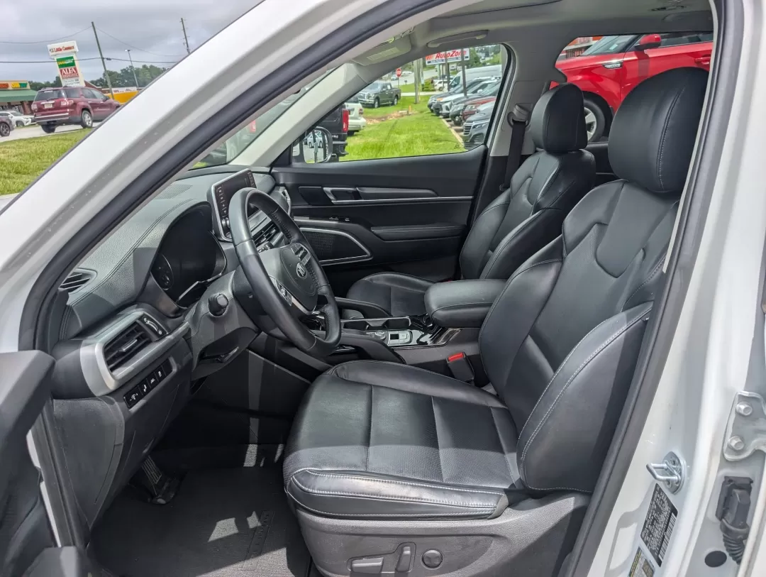 2020 /Black Kia Telluride S (5XYP64HC0LG) with an Other engine, located at 3959 U.S. 80 W, Phenix City, AL, 36870, (334) 297-4885, 32.469296, -85.135185 - ### Discover Your Next Adventure with the 2020 Kia Telluride at Gils Auto!<br /> <br /> If you're searching for the perfect vehicle to elevate your family's adventures or streamline your daily commute, look no further than the stunning **2020 Kia Telluride** available at **Gils Auto** in **Phenix Ci - Photo#9