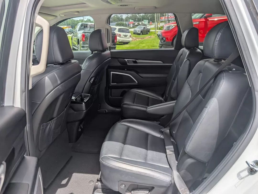 2020 /Black Kia Telluride S (5XYP64HC0LG) with an Other engine, located at 3959 U.S. 80 W, Phenix City, AL, 36870, (334) 297-4885, 32.469296, -85.135185 - ### Discover Your Next Adventure with the 2020 Kia Telluride at Gils Auto!<br /> <br /> If you're searching for the perfect vehicle to elevate your family's adventures or streamline your daily commute, look no further than the stunning **2020 Kia Telluride** available at **Gils Auto** in **Phenix Ci - Photo#10