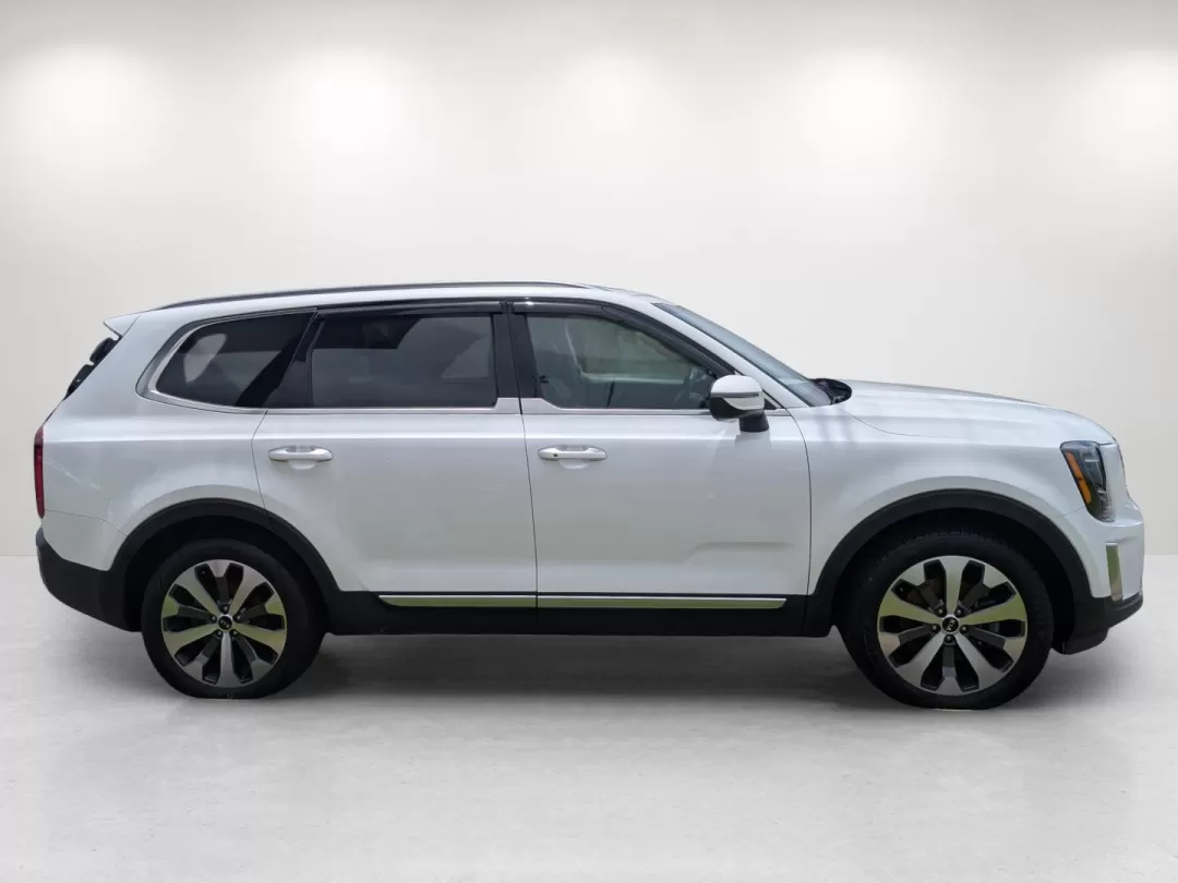 2020 /Black Kia Telluride S (5XYP64HC0LG) with an Other engine, located at 1430 Gateway Drive, Opelika, AL, 36801, (334) 239-0944, 32.637871, -85.409790 - ### Discover Your Next Adventure with the 2020 Kia Telluride at Gils Auto!<br /> <br /> If you're searching for the perfect vehicle to elevate your family's adventures or streamline your daily commute, look no further than the stunning **2020 Kia Telluride** available at **Gils Auto** in **Phenix Ci - Photo#3