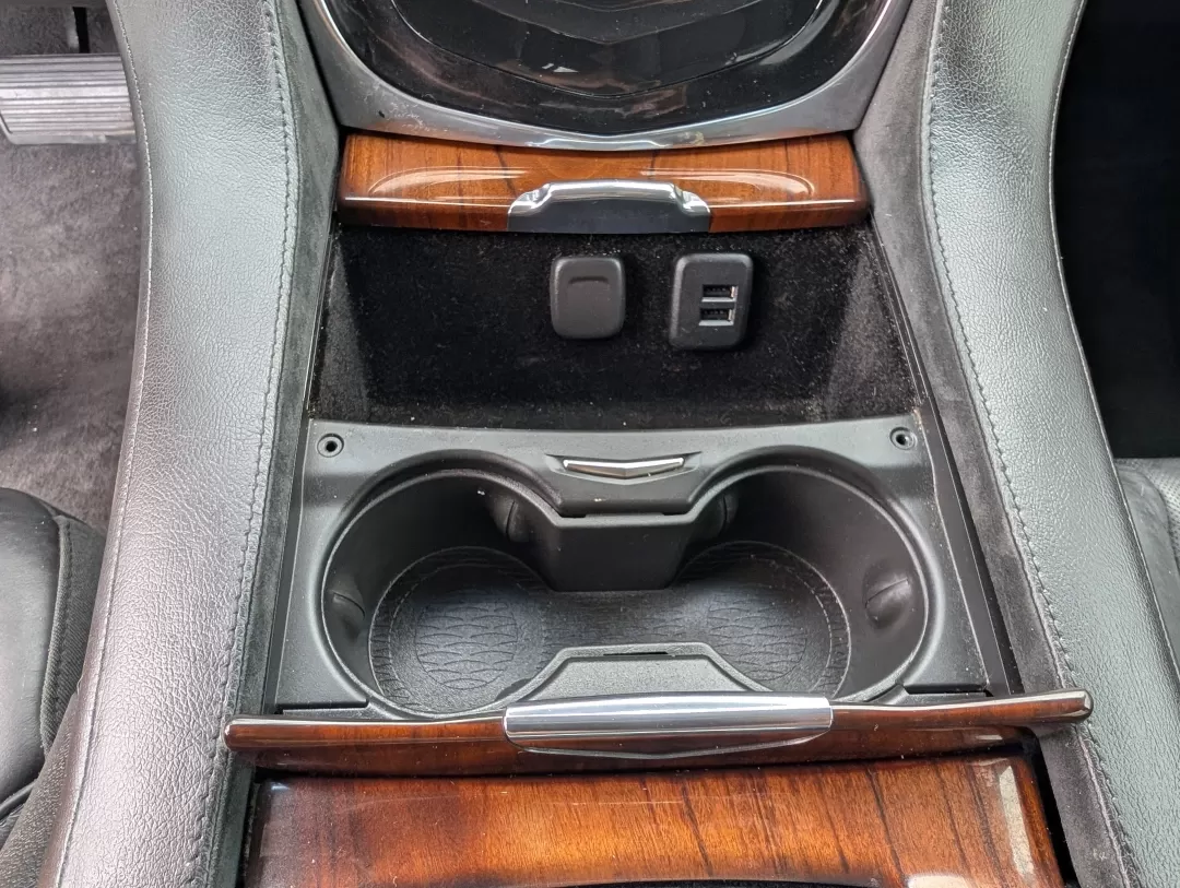 2015 /Jet Black Cadillac Escalade Luxury (1GYS3MKJ8FR) with an Other engine, located at 3959 U.S. 80 W, Phenix City, AL, 36870, (334) 297-4885, 32.469296, -85.135185 - **Elevate Your Lifestyle with the 2015 Cadillac Escalade Luxury Edition Perfect for Families and Adventurers Alike!**<br /> <br /> Discover the perfect blend of luxury, space, and power with the stunning 2015 Cadillac Escalade, now available at Gils Auto, your premier Buy Here Pay Here dealership l - Photo#14