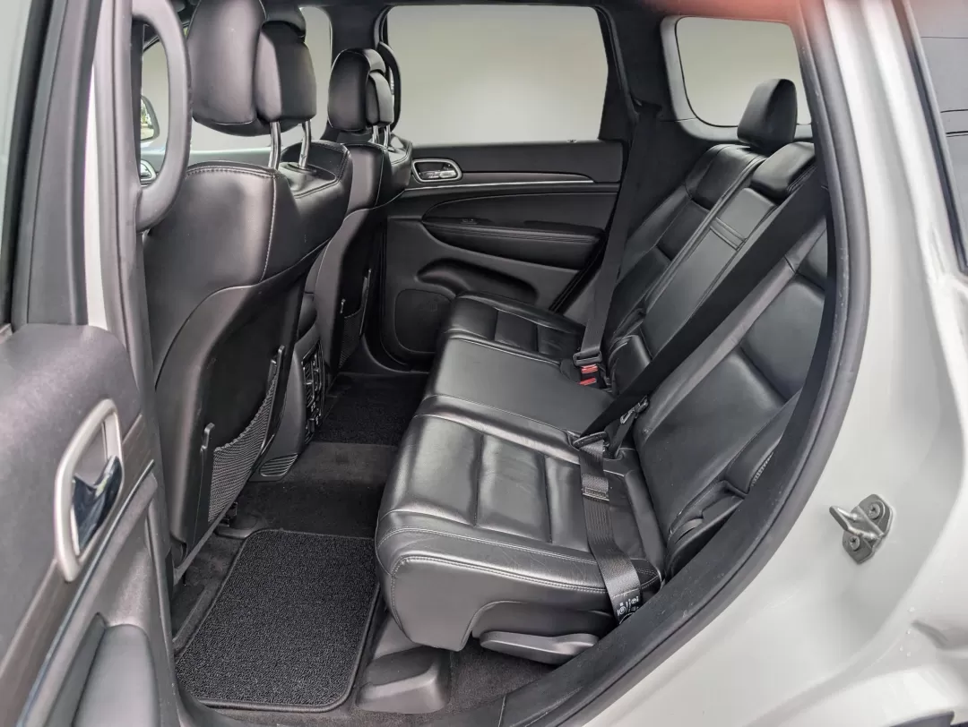 2018 /Black Jeep Grand Cherokee Limited (1C4RJFBG7JC) with an Other engine, located at 3959 U.S. 80 W, Phenix City, AL, 36870, (334) 297-4885, 32.469296, -85.135185 - **Unleash Your Adventurous Spirit with the 2018 Jeep Grand Cherokee Limited at Gils Auto in Phenix City, AL**<br /> <br /> Are you ready to elevate your driving experience? Whether you're navigating the streets of Phenix City or embarking on a weekend adventure into the great outdoors, the 2018 Jeep - Photo#10