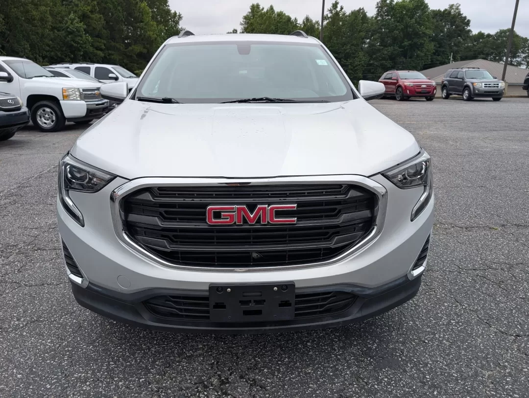 2018 /Medium Ash Gray/Jet Black GMC Terrain SLE (3GKALMEV9JL) with an Other engine, located at 3959 U.S. 80 W, Phenix City, AL, 36870, (334) 297-4885, 32.469296, -85.135185 - Discover the perfect blend of comfort, style, and functionality with the 2018 GMC Terrain SLE, now available at Gils Auto in Phenix City, AL. This stylish SUV is designed for your family's adventures-whether you're navigating the daily commute, enjoying weekend getaways, or tackling outdoor excursio - Photo#1