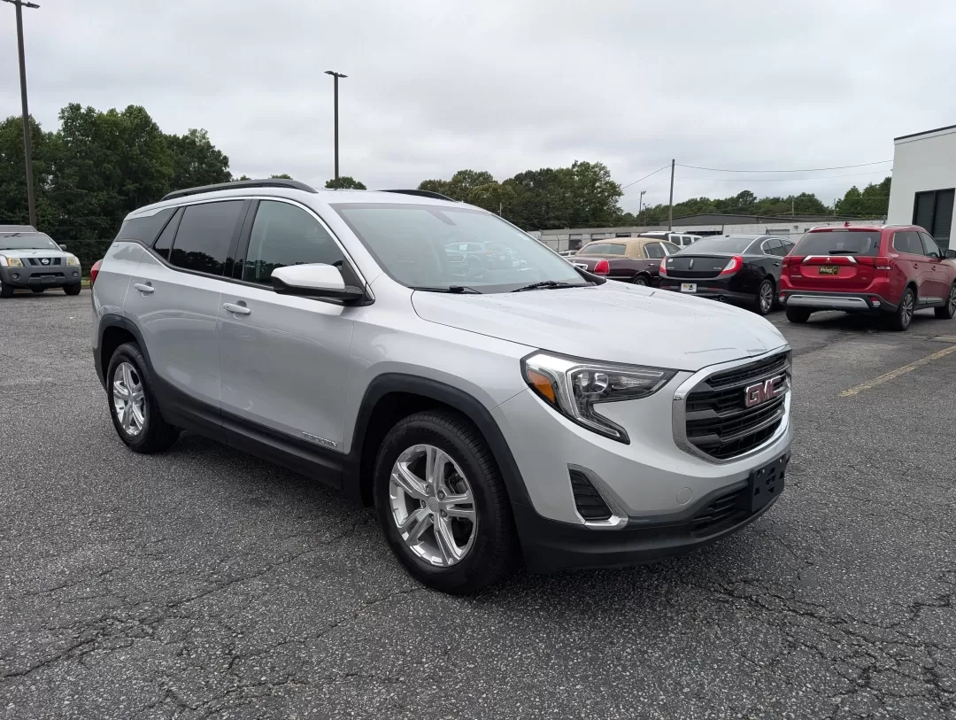 2018 /Medium Ash Gray/Jet Black GMC Terrain SLE (3GKALMEV9JL) with an Other engine, located at 3959 U.S. 80 W, Phenix City, AL, 36870, (334) 297-4885, 32.469296, -85.135185 - Discover the perfect blend of comfort, style, and functionality with the 2018 GMC Terrain SLE, now available at Gils Auto in Phenix City, AL. This stylish SUV is designed for your family's adventures-whether you're navigating the daily commute, enjoying weekend getaways, or tackling outdoor excursio - Photo#2