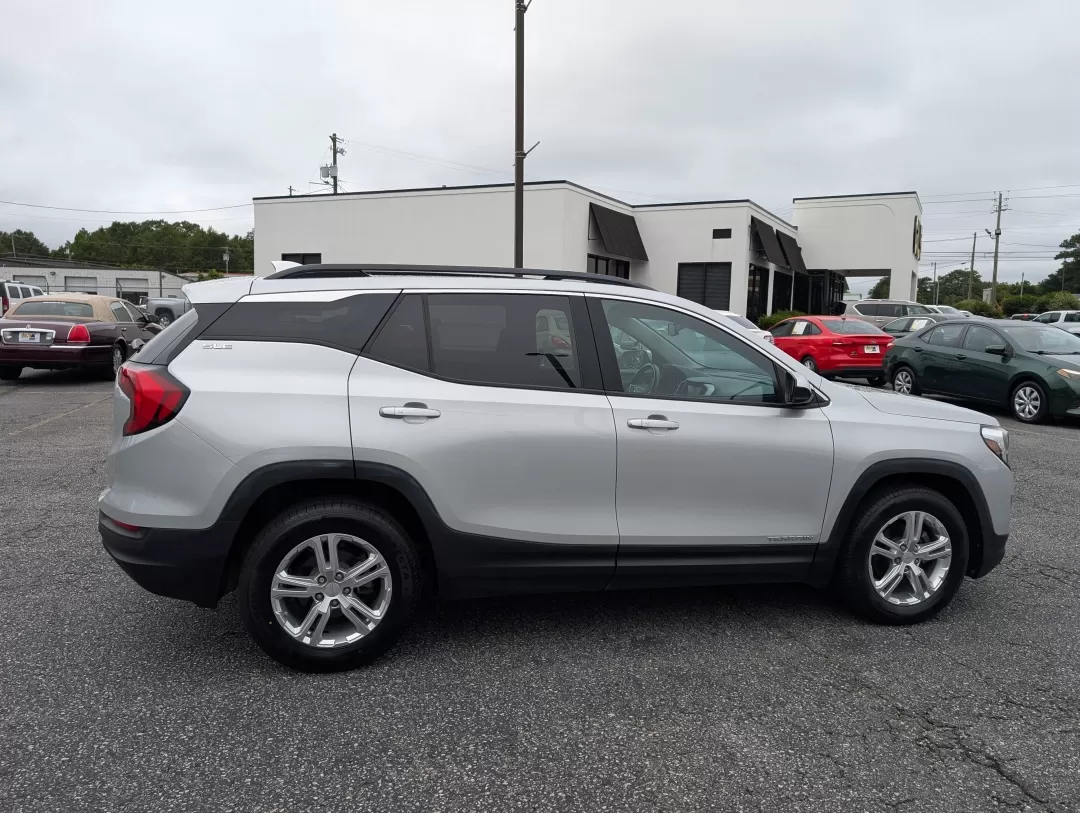2018 /Medium Ash Gray/Jet Black GMC Terrain SLE (3GKALMEV9JL) with an Other engine, located at 3959 U.S. 80 W, Phenix City, AL, 36870, (334) 297-4885, 32.469296, -85.135185 - Discover the perfect blend of comfort, style, and functionality with the 2018 GMC Terrain SLE, now available at Gils Auto in Phenix City, AL. This stylish SUV is designed for your family's adventures-whether you're navigating the daily commute, enjoying weekend getaways, or tackling outdoor excursio - Photo#3